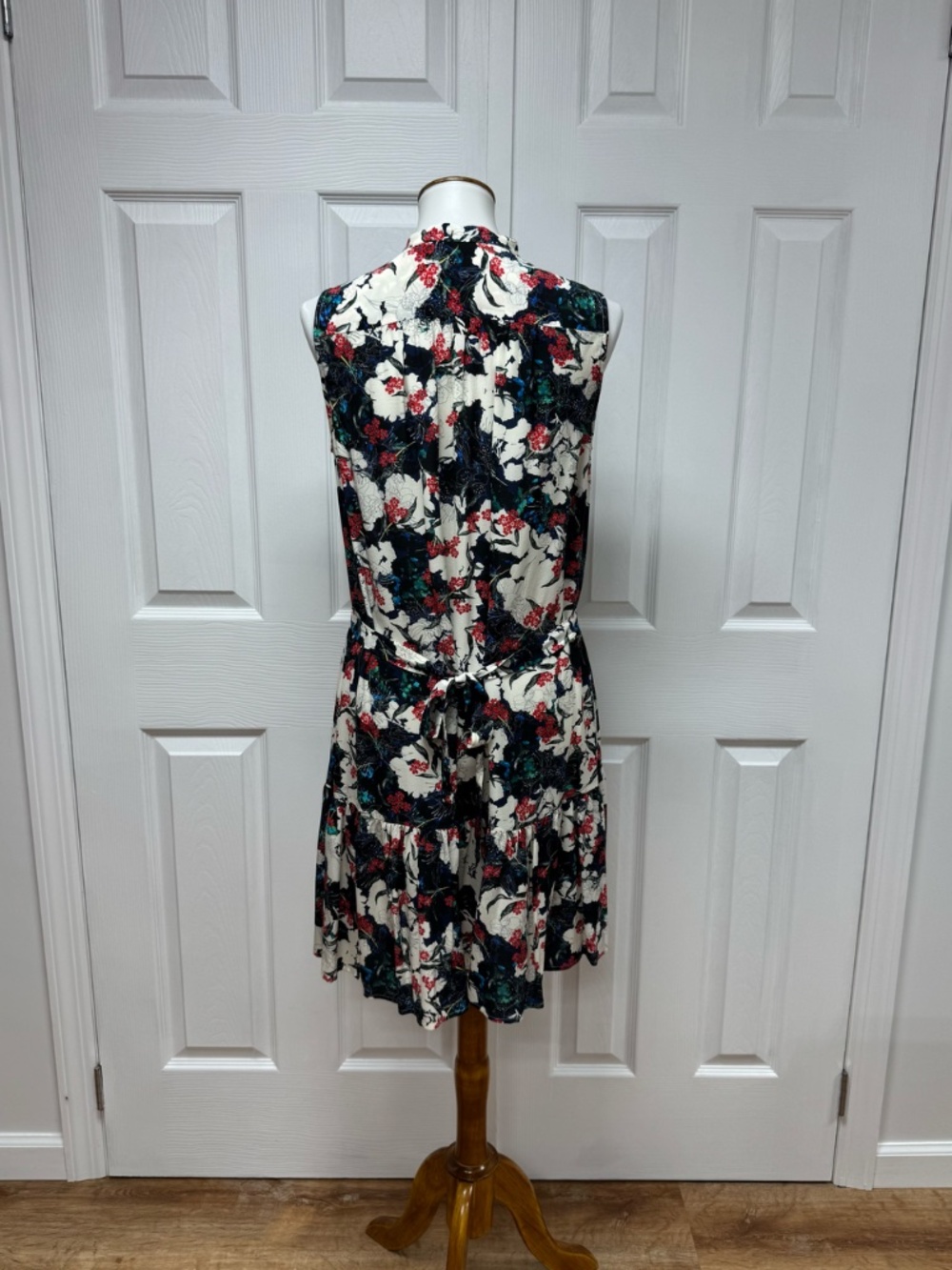 Saloni Abstract Floral Sleeveless Button Down Mandarin Collar Midi Dress-Size 6. - Picture 2 of 13